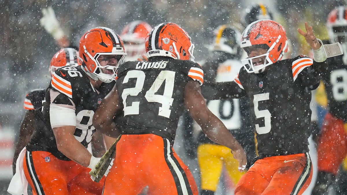 Nick Chubb celebrates with Jameis Winston