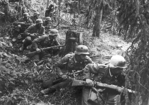 German Infantry moving up to Leningrad