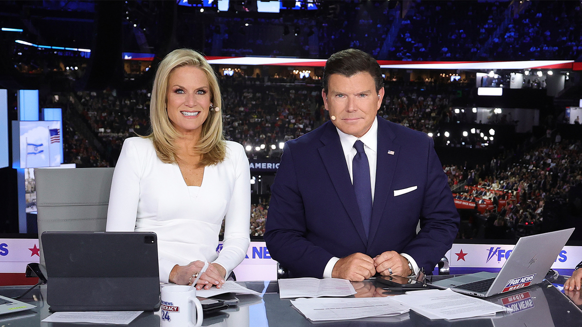 Martha MacCallum and Bret Baier at anchor desk at RNC