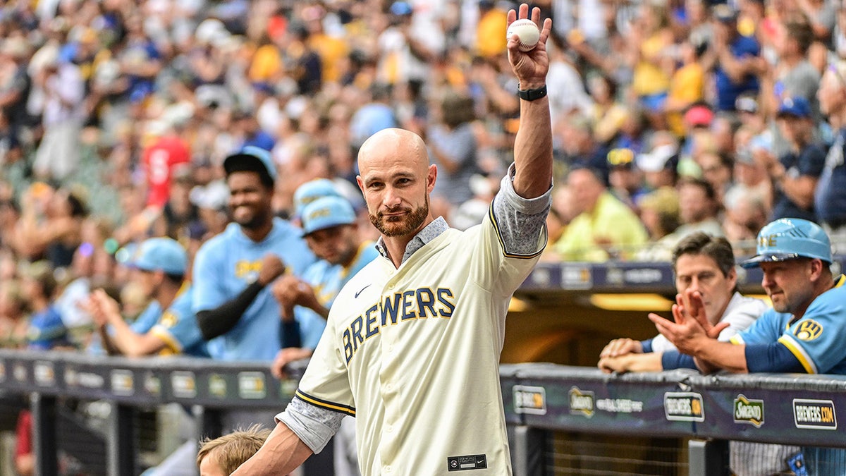 Jonathan Lucroy waves to crowd