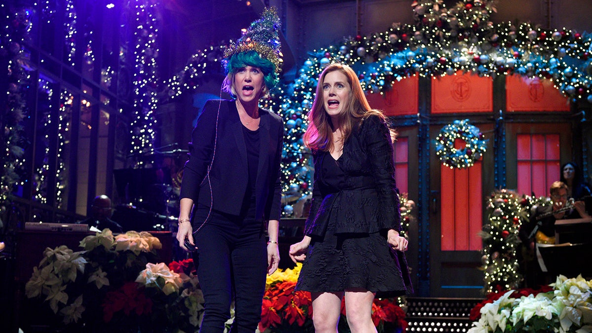 Kristen Wiig and Amy Adams on the "SNL" monologue stage